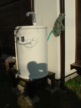 ���V����